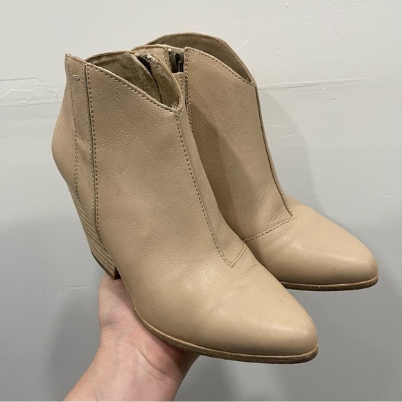 Eileen Fisher Trail Leather Ankle Bootie Size 5 Classic Neutral - Picture 6 of 13